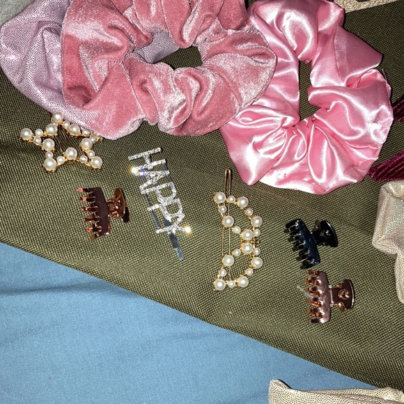 ๐HAIR Accessories๐ - Picture 4 of 17